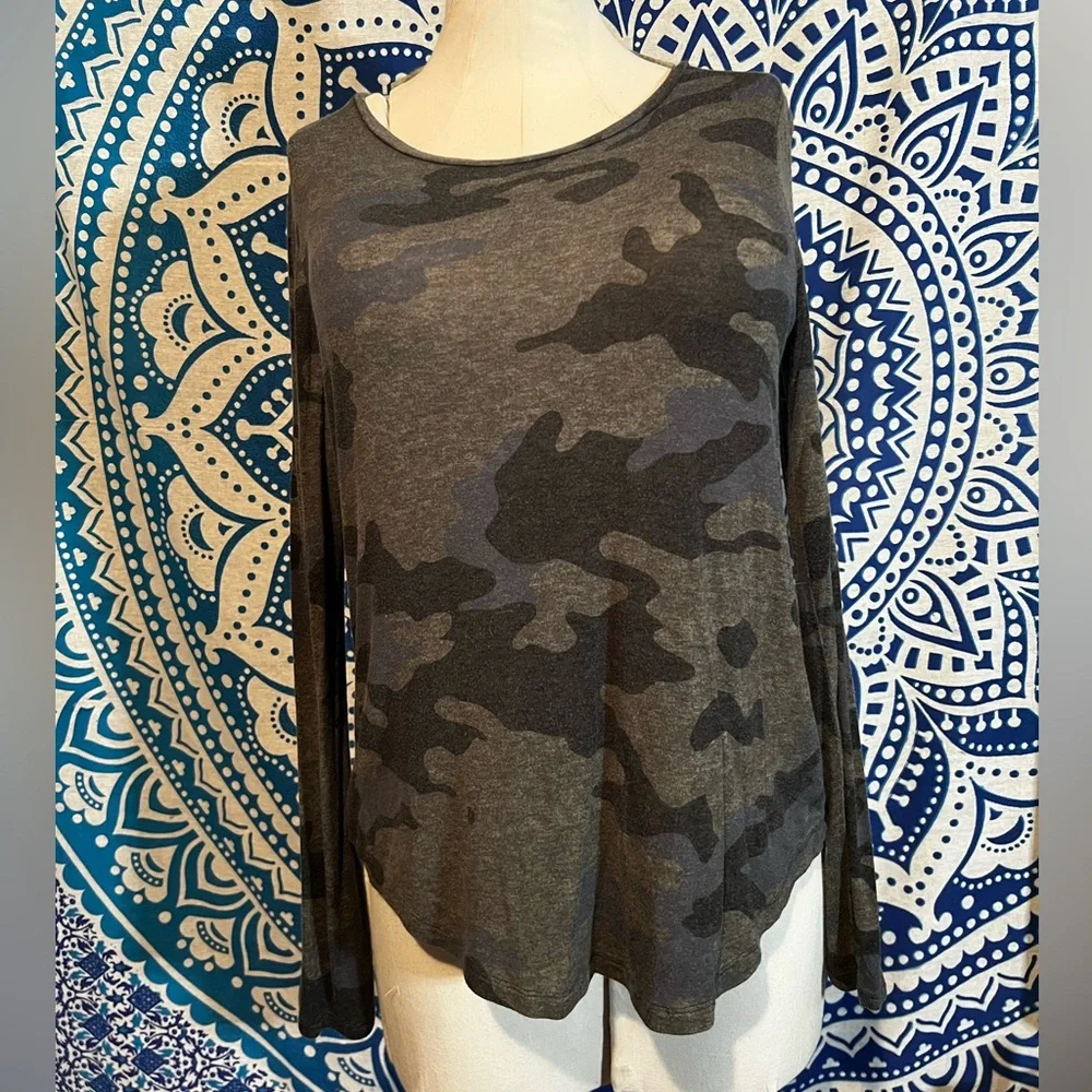 M Aeropostale cam shirt - Picture 1 of 3